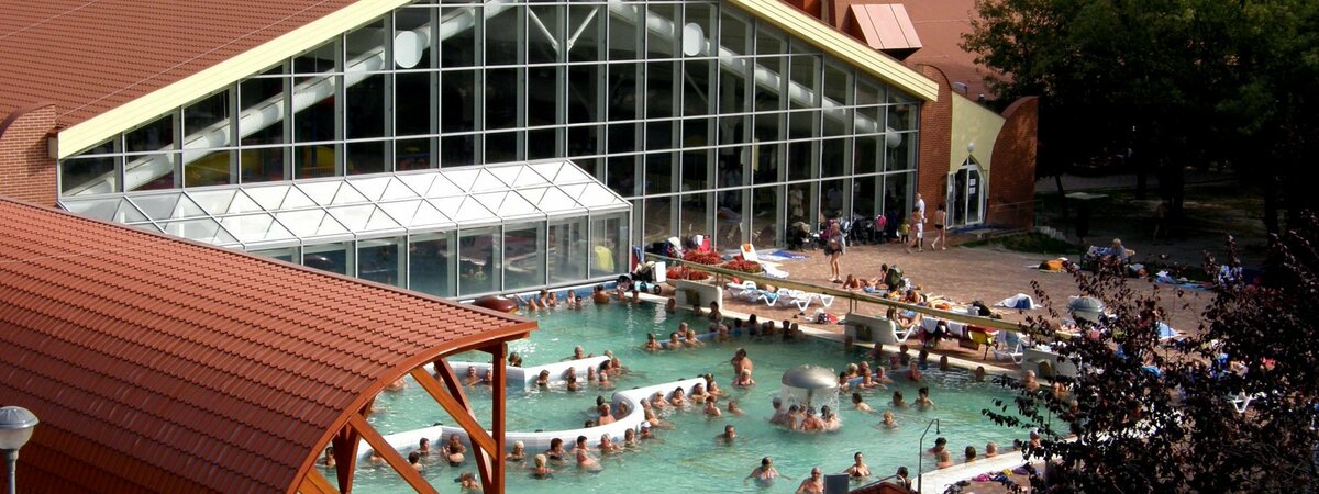 Vonkajší rekreačný bazén na kúpalisku pri Bratislave Slovensko