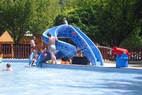 Vonkajší bazén pre deti kúpalisko pri Bratislave vo Veľkom Mederi